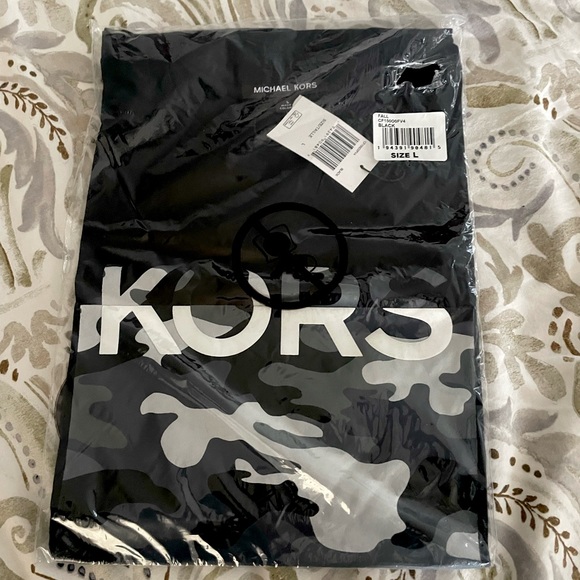 Michael Kors T-shirt (size large ) - Picture 1 of 1
